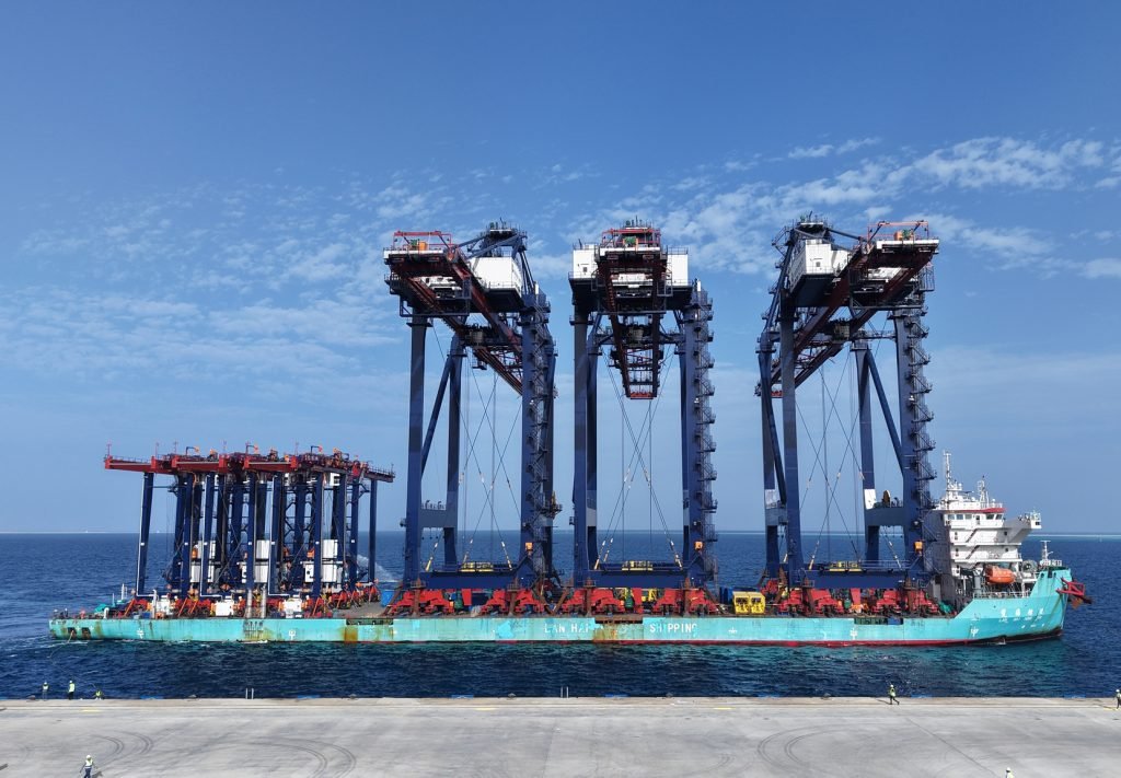 “موانئ نواتوم” تتسلم رافعات رصيف ورافعات جسرية في محطة سفاجا بمصر