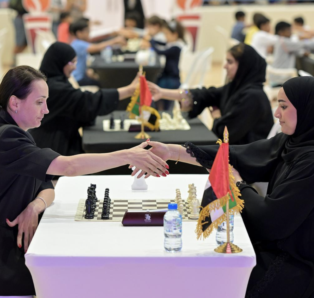 أكاديمية فاطمة بنت مبارك للرياضة النسائية تنظم “دولية الشطرنج الخاطف”