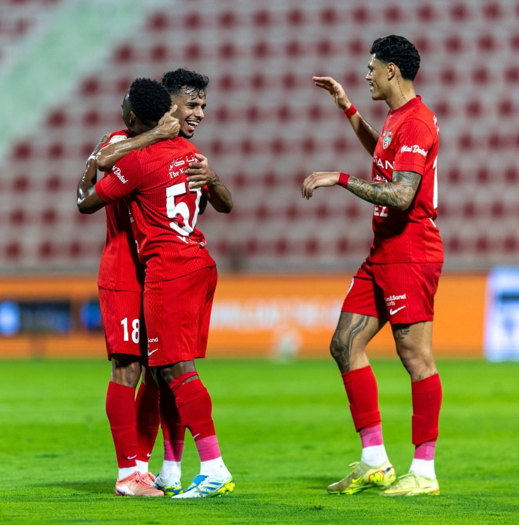 تعادل شباب الأهلي مع خورفكان في دوري أدنوك للمحترفين