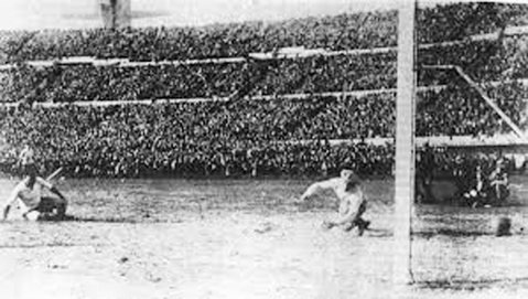1930 ولادة كأس العالم.. أوروغوي أول بطل وغياب أوروبي
