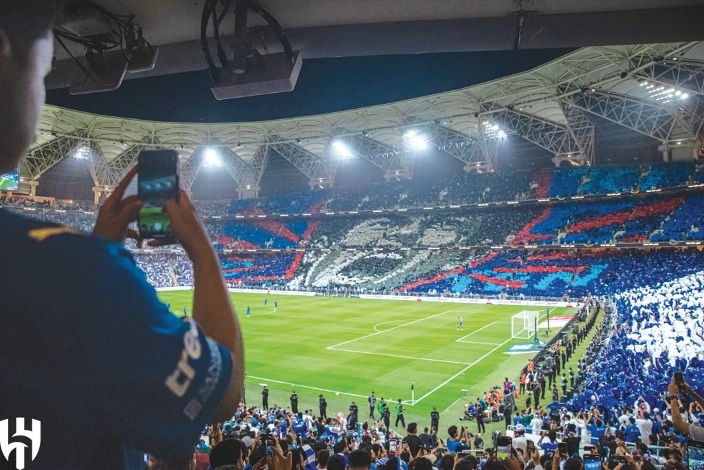 الهلاليون يكتبون التاريخ من المدرجات