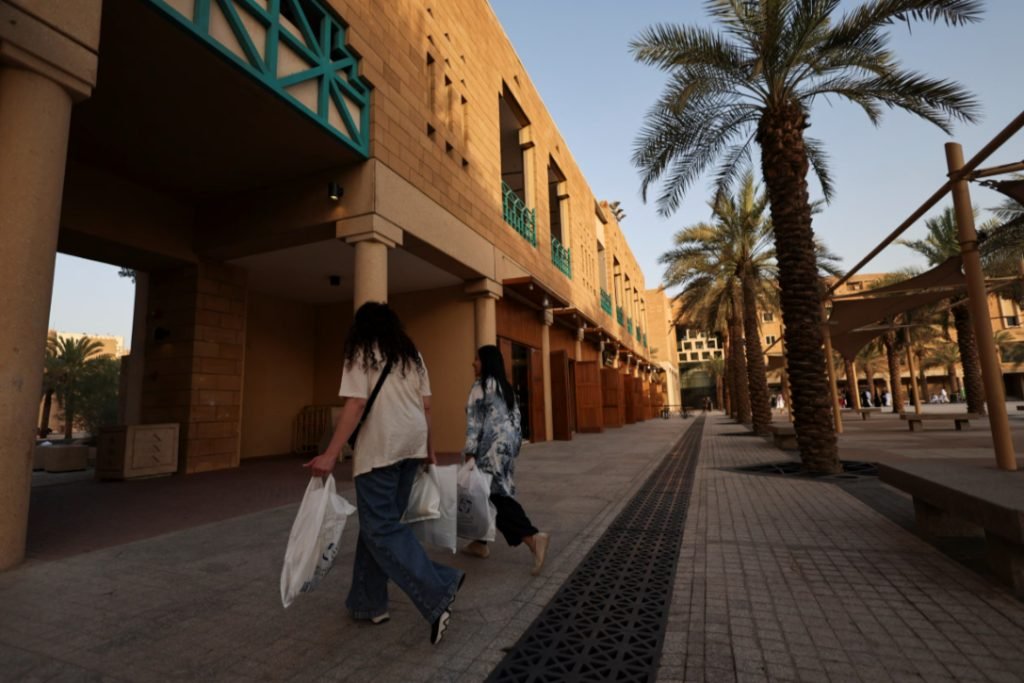 سكان المملكة ينفقون أكثر من 14 مليار ريال خلال أسبوع