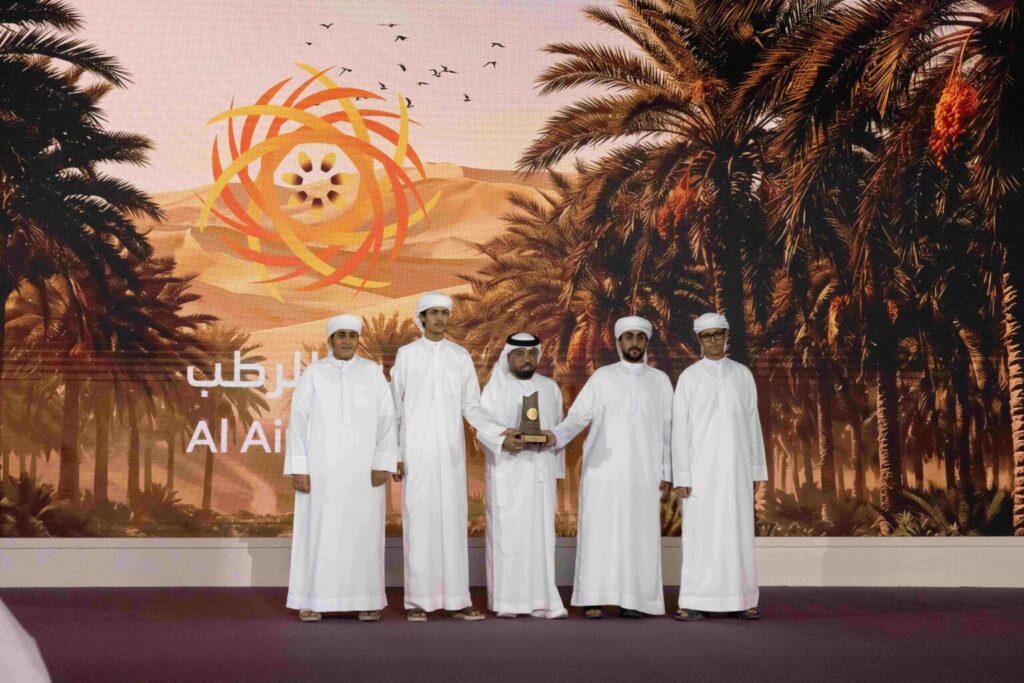 “العين للرطب” يتوج الفائزين في الشيشي ونخبة الواحات والليمون