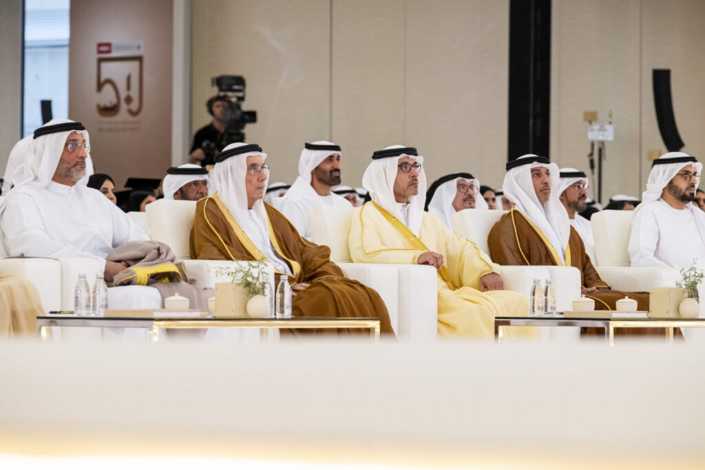 تحت رعاية رئيس الدولة .. هزاع بن زايد يشهد حفل تخريج الدفعة الـ 46 من طلبة جامعة الإمارات